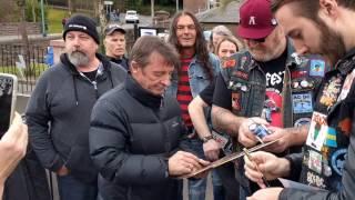 Phil Rudd at Bon Scott statue in Kirriemuir, Scotland, Bonfest 2017