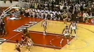 Michael Jordan Greatest Games: 34 Points (Amazing Defense) vs Hawks (1987)