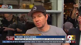 Mark Wahlberg draws crowd to Downtown Wahlburgers restaurant