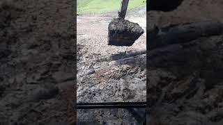 Escavadeira hidráulica CAT...muito barro