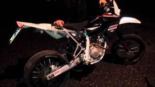 Husqvarna SMR 125 without silencer + backfire!