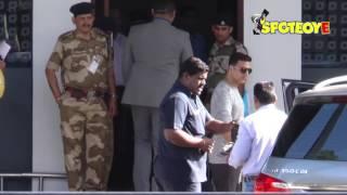 Spotted Akshay Kumar and Abhishek Bachchan at the Airport | SpotboyE