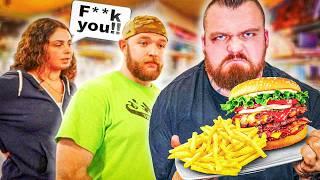 Eating At America's RUDEST Restaurant (VERBALLY ABUSED) - D**k's Last Resort