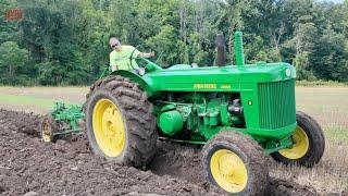 JOHN DEERE Model R Tractor Plowing