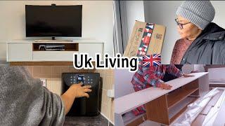 DECORATING MY NEW HOME IN THE UK AS A NEW IMMIGRANT: MINIMALIST LIVING ROOM TOUR // AMAZON UNBOXING