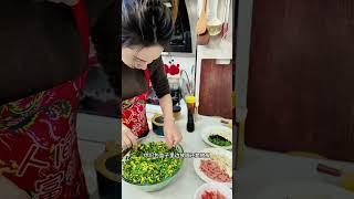 再牛的香水也干不过一顿韭菜盒子，你们说是不是这么个事#我的厨房日记#夫妻日常#记录真实生活#韭菜盒子#日常vlog
