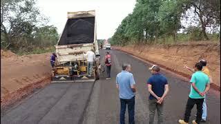 realização de obras de pavimentação asfáltica em região de  minas novas