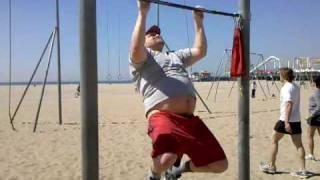 Fat guy tries a Pull UP!