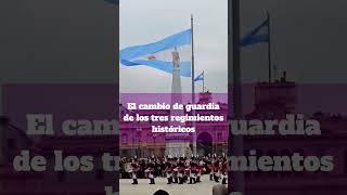 El recambio de guardia del regimiento con Amor a la Patria