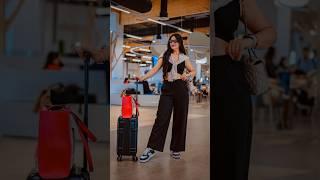 Airport Pose Ideas | Travel poses | photography | Minisha Pathak #shorts #pose #travelphotography