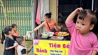 single mother: Started a business by selling pate bread from a cart in front of the school gate