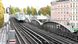 Métro de Paris, Matériel MF2000 de la Ligne 2, à la station Stalingrad