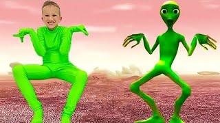 El Chombo, Dancing Green Alien - Dame Tu Cosita feat. Cutty Ranks  (Official Video) [Ultra Records]