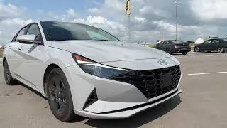 2022 Hyundai Elantra Preferred w/Sun & Tech