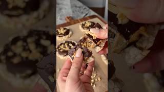 4-Ingredient Healthy Snickers Rice Cakes