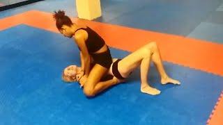 Women Wrestling / Women Grappling