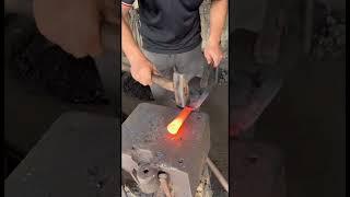 The process of forging a sharp cutting knife with automotive spring steel#forging