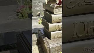 ОЧЕНЬ КРАСИВЫЙ ПАМЯТНИК за 5,5 млн рублей в форме стопки книг!!! #красивыйпамятник #памятник