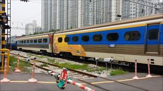 가좌역 건널목을 지나는 열차(Trains passing Gajwa station crossing)