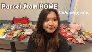 Unboxing Parcel from HOME 