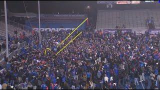 Boise State fans tear down goalpost after Mountain West Championship win