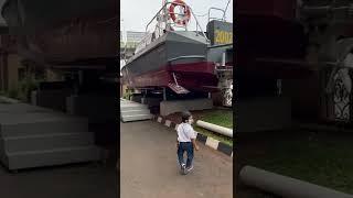 ketika jalan2 ke kapal polisi