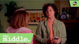 Axl and Sue Can't Find Their Parents -The Middle