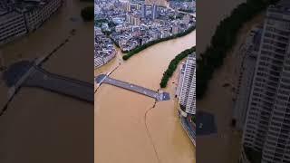 ️China experienced the worst flooding in the last 50 years - 127 million people are in danger.