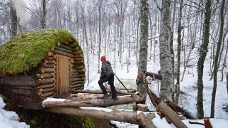 Man Builds Round House of Logs over Abyss. Start to Finish