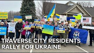 Traverse City residents rallies support for Ukraine after recent White House meeting