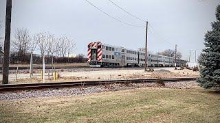 METX 8526 & 104 lead the Metra UPNW holiday train past Crystal Lake Ave in Crystal Lake (12/14/2024)