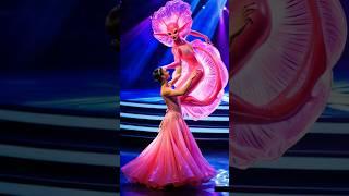 The Woman Performs a Fusion with a Pink Alien  #magic