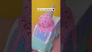 carrinho de sorvete em amigurumi de crochê