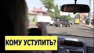 ПРИ ПОВОРОТЕ НАЛЕВО / С ГЛАВНОЙ / С ВТОРОСТЕПЕННОЙ / Т-ОБРАЗНЫЙ ПЕРЕКРЕСТОК