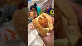 Let’s try Al Baik double baik Burger #dubai #albaik #dubaivlog #travelvlog #food #burger