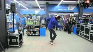 Marquese Scott, Dubstep-Dancer @ Conrad Electronic Essen, 04.10.2012, Part 1