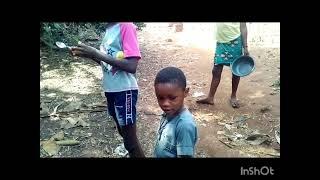 VILLAGE VLOG!!!! LIFE AS A VILLAGE WOMAN.!!!HOW TO GET WATER IN AN AFRICAN VILLAGE... DRY SEASON