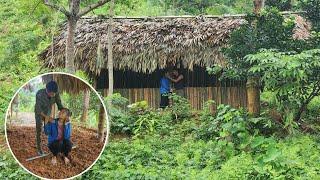 Despite her grandmother's objection, Thuan still helped Dung build a beautiful house.