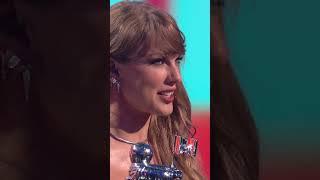 Taylor Swift shouts out boyfriend Travis Kelce during her Video of the Year acceptance speech #VMAs