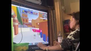 Dad cheering on his daughter in #robloxarsenal