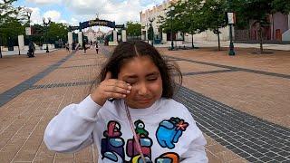 MILA WEINT IM DISNEYLAND  | Nader Louisa