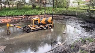 Откачали ил и заменили воду в водоеме