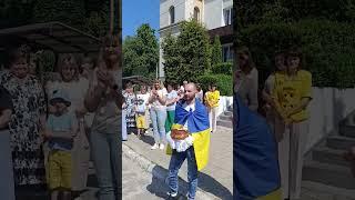 Люди вийшли зустрічати звільненого з полону волинянина