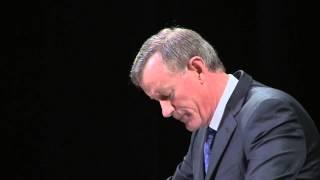 Chancellor McRaven speaks to UTSW graduates