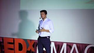 Salud financiera para una vida plena | HERNANDO FLORES | TEDxISMAC