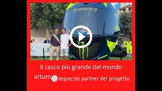 il casco piu grande del mondo