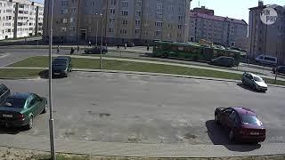 Выбежал из-за автобуса - угодил под колеса.10.04.2018. Пинск, ул. Савича