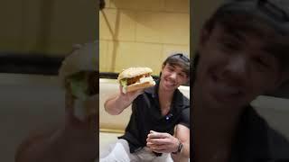 KFC Vs Al Baik Chicken Sandwhich (USA VS MIDDLE EAST)