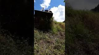 Retro escavadeira no morro..Op Joel 