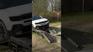 Jeep Avenger eHybrid in off-road